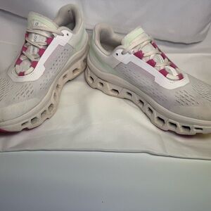 Stylish Women's Athletic Shoes in White and Pink